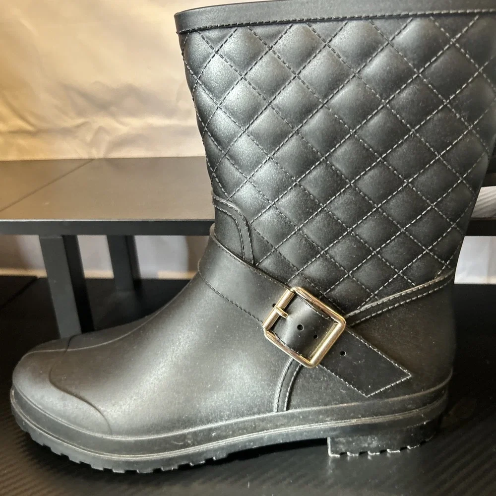 Capelli Women's New York Quilted Mid Calf Rain Boots. Preowned‎ Size 10
